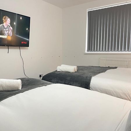 4 Bedroom 2 Bathroom Shared House - Near Bhx And Nec 버밍엄 외부 사진