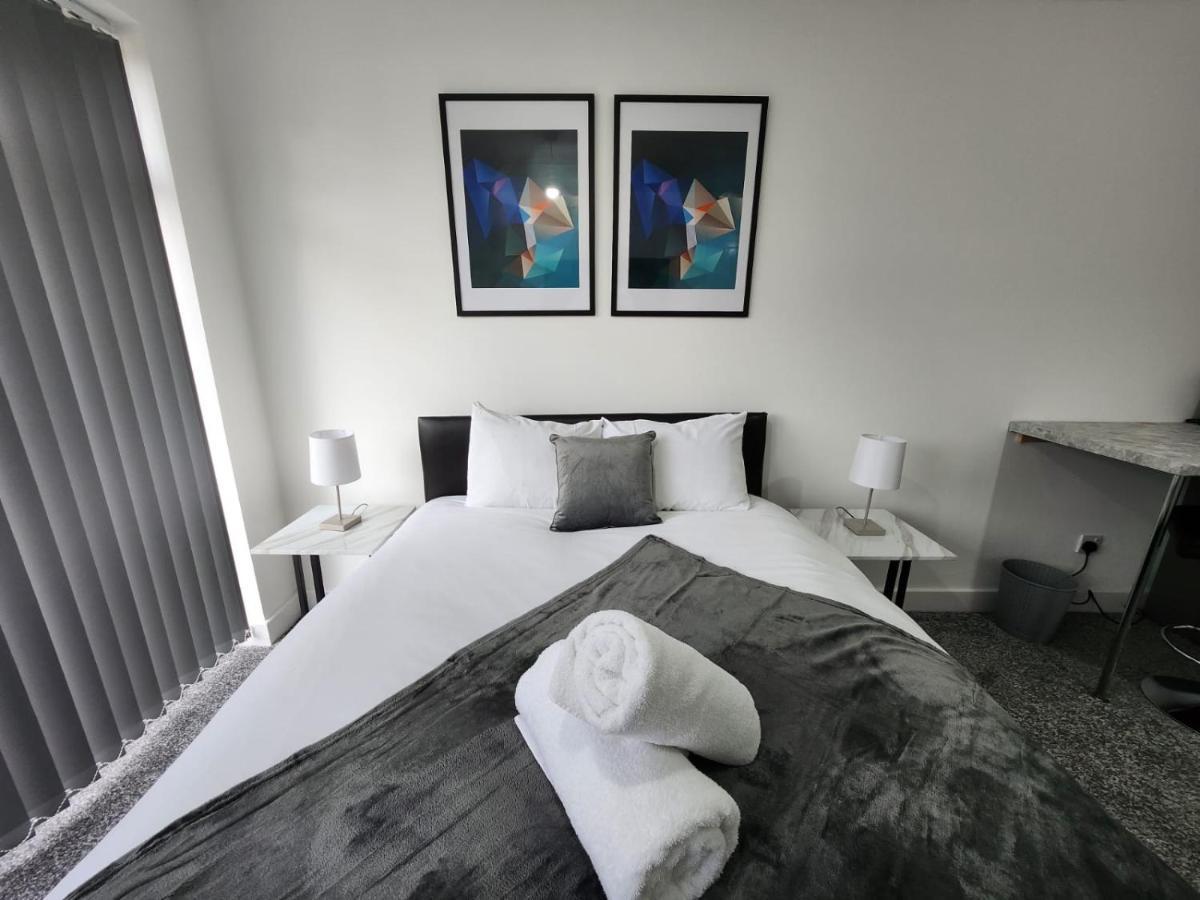 4 Bedroom 2 Bathroom Shared House - Near Bhx And Nec 버밍엄 외부 사진