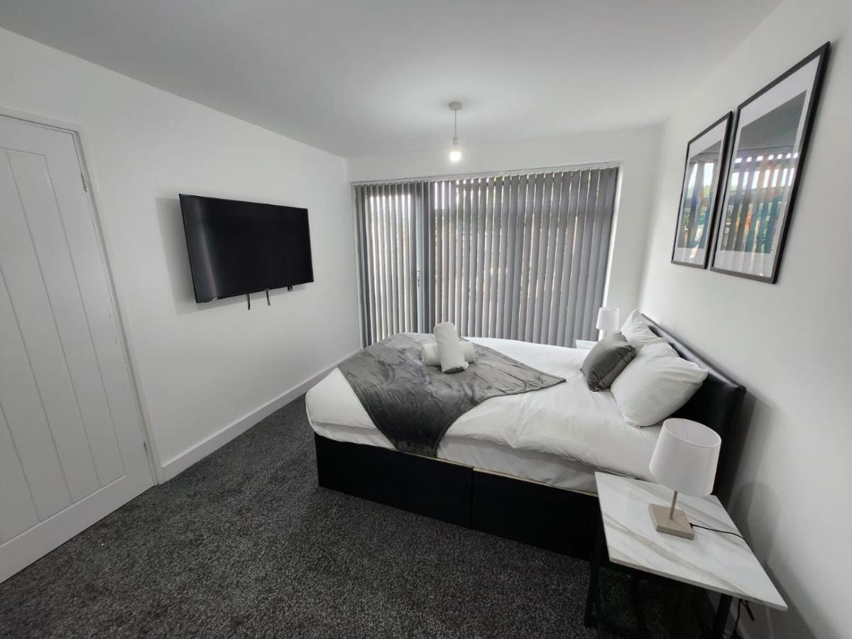 4 Bedroom 2 Bathroom Shared House - Near Bhx And Nec 버밍엄 외부 사진