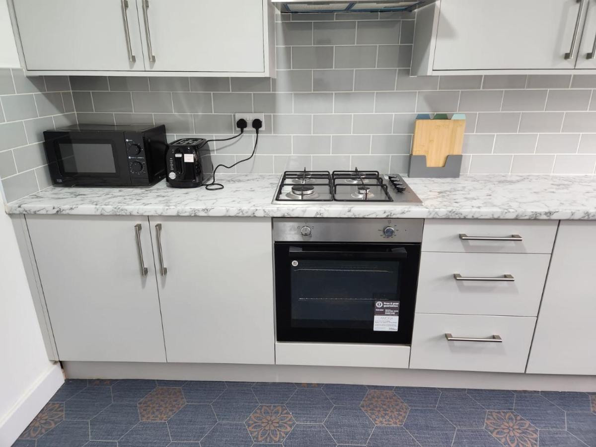 4 Bedroom 2 Bathroom Shared House - Near Bhx And Nec 버밍엄 외부 사진