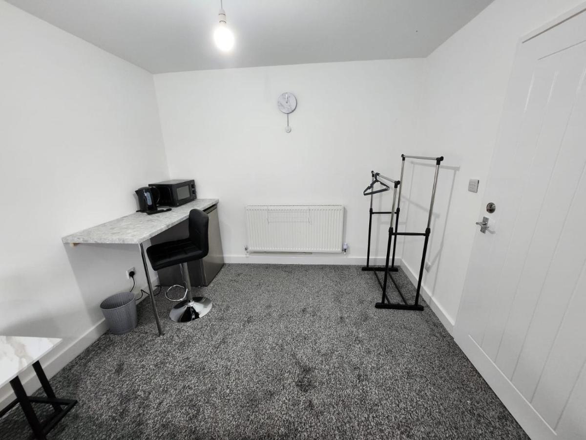 4 Bedroom 2 Bathroom Shared House - Near Bhx And Nec 버밍엄 외부 사진