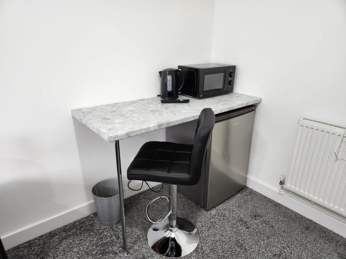 4 Bedroom 2 Bathroom Shared House - Near Bhx And Nec 버밍엄 외부 사진