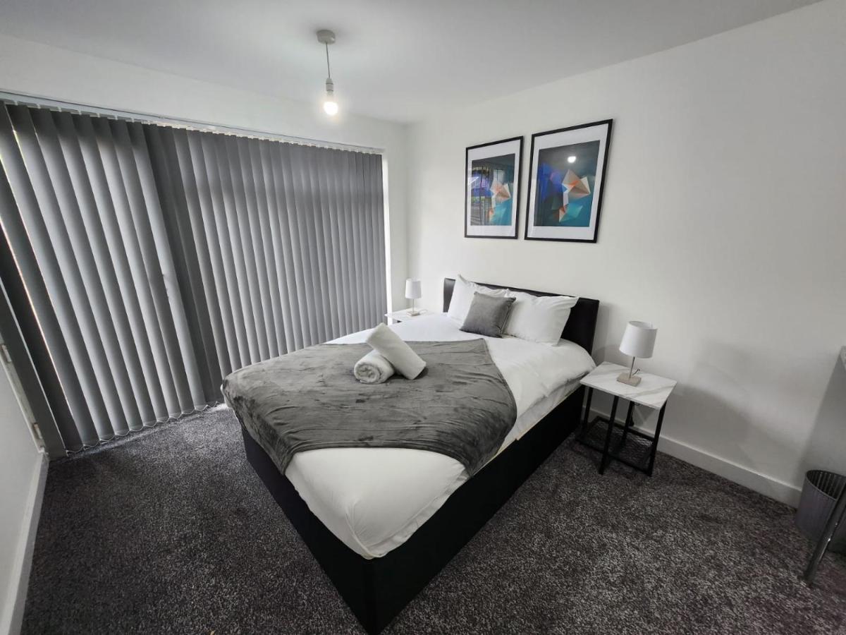 4 Bedroom 2 Bathroom Shared House - Near Bhx And Nec 버밍엄 외부 사진