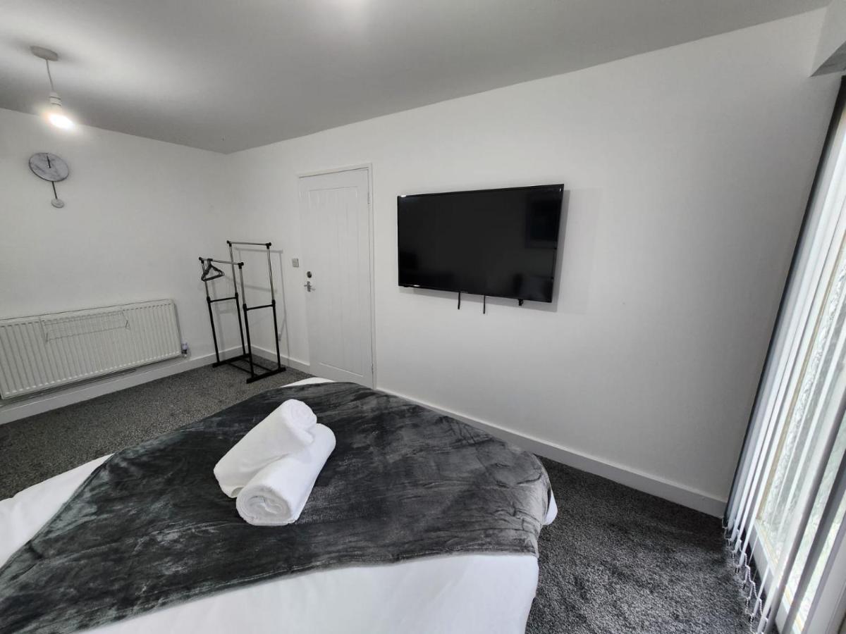 4 Bedroom 2 Bathroom Shared House - Near Bhx And Nec 버밍엄 외부 사진