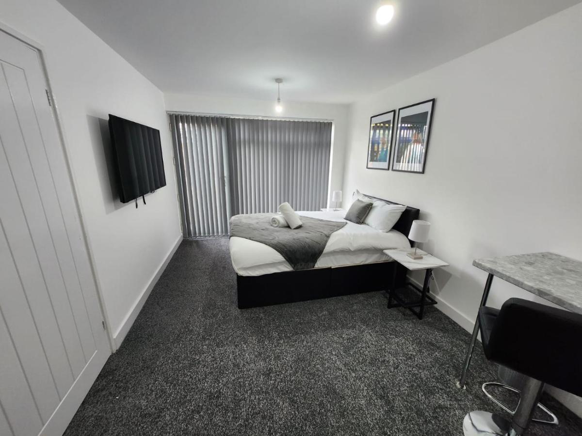 4 Bedroom 2 Bathroom Shared House - Near Bhx And Nec 버밍엄 외부 사진