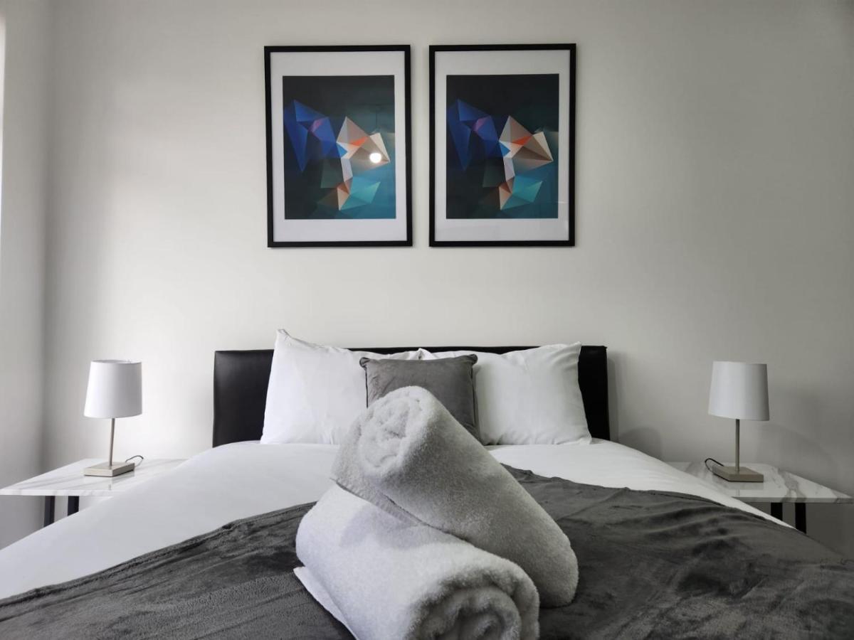 4 Bedroom 2 Bathroom Shared House - Near Bhx And Nec 버밍엄 외부 사진