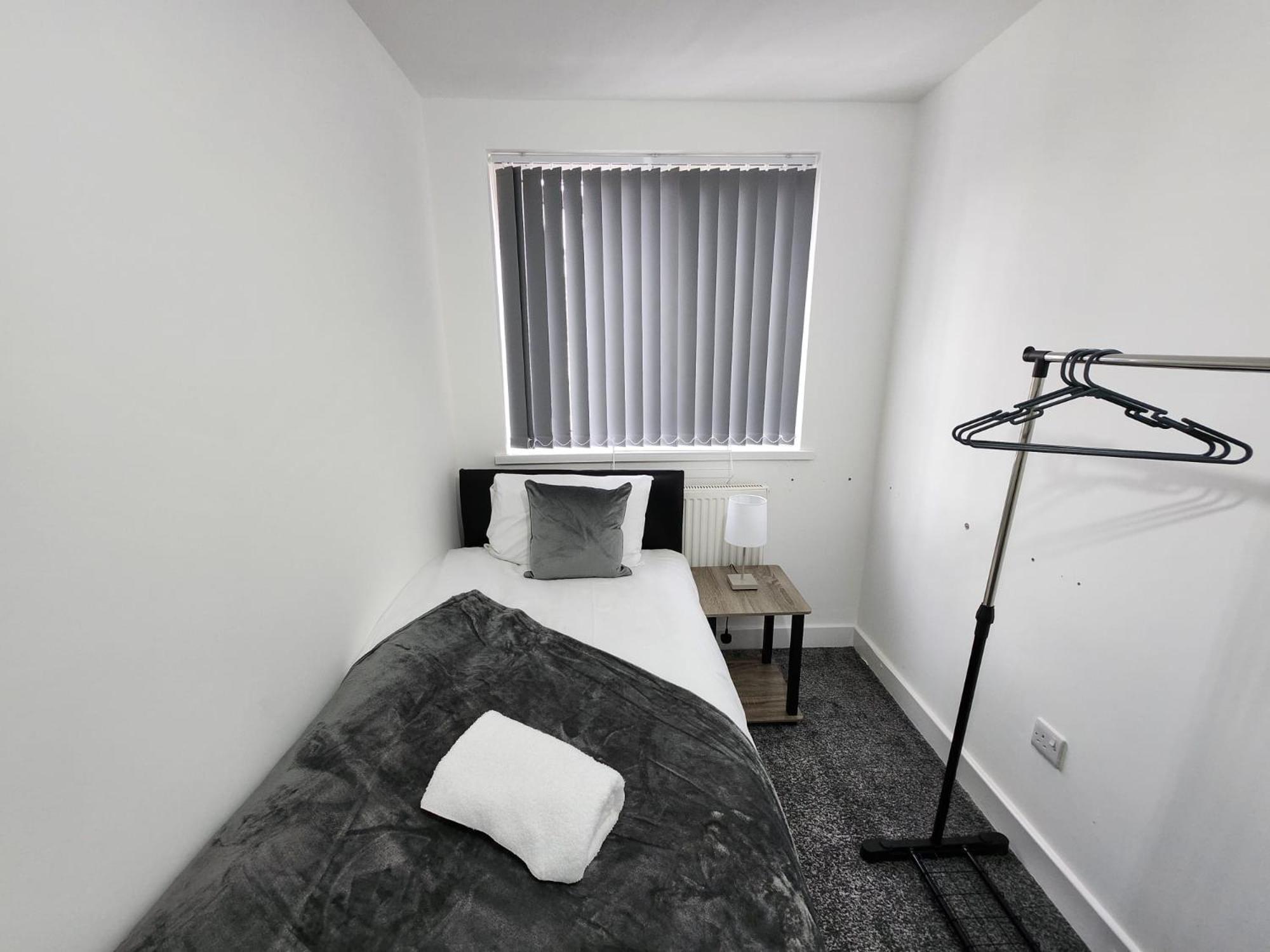 4 Bedroom 2 Bathroom Shared House - Near Bhx And Nec 버밍엄 외부 사진