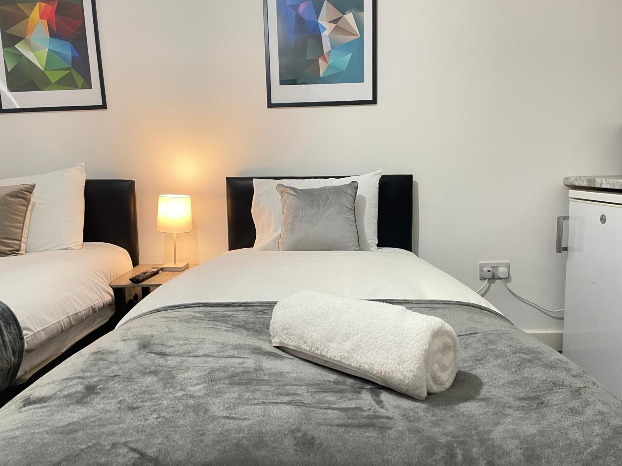 4 Bedroom 2 Bathroom Shared House - Near Bhx And Nec 버밍엄 외부 사진