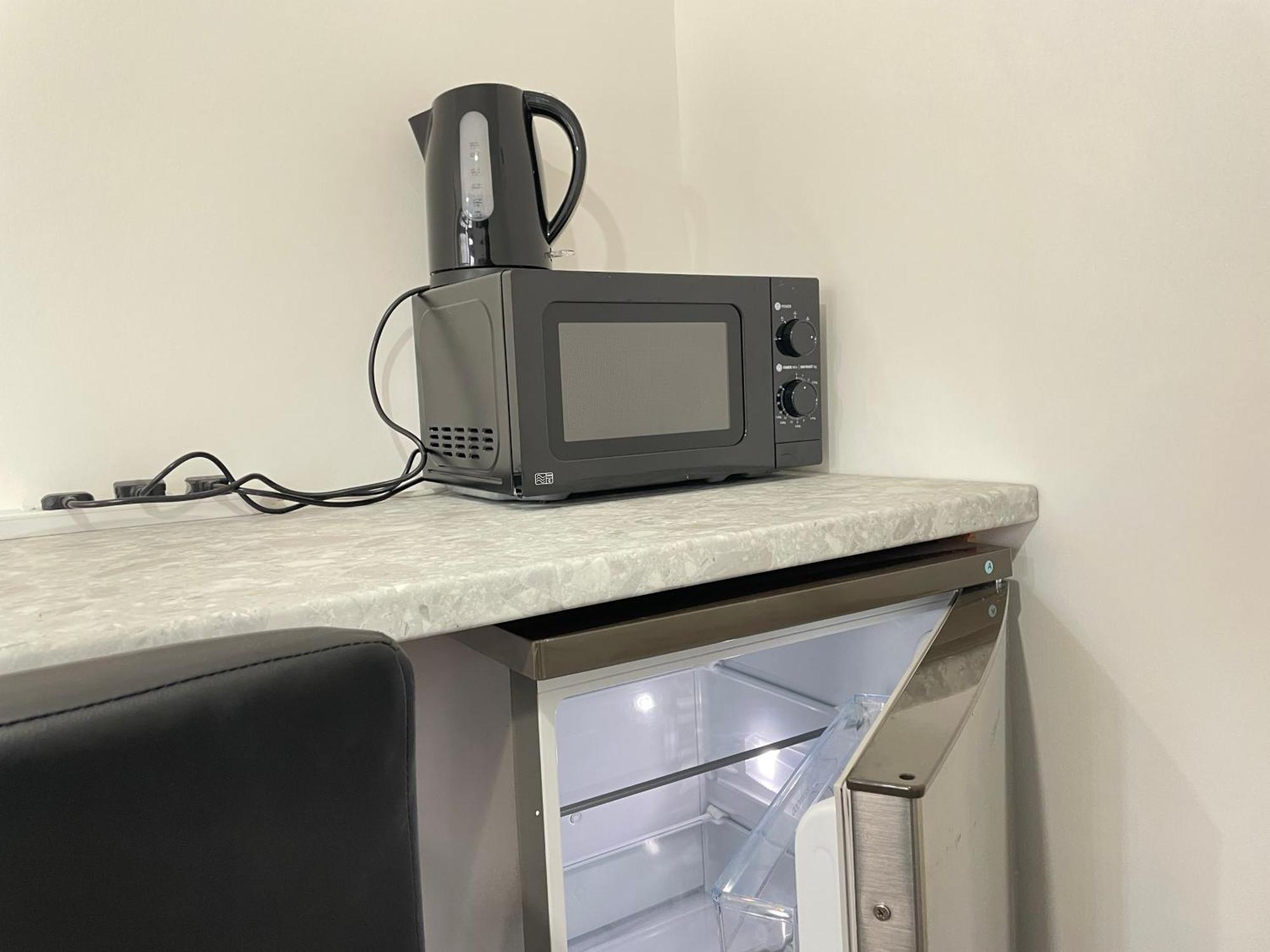 4 Bedroom 2 Bathroom Shared House - Near Bhx And Nec 버밍엄 외부 사진