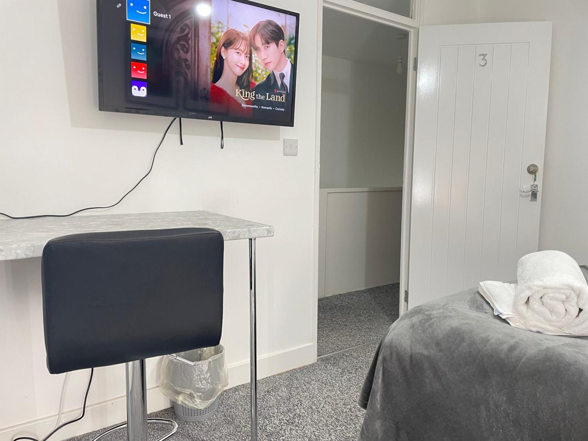 4 Bedroom 2 Bathroom Shared House - Near Bhx And Nec 버밍엄 외부 사진