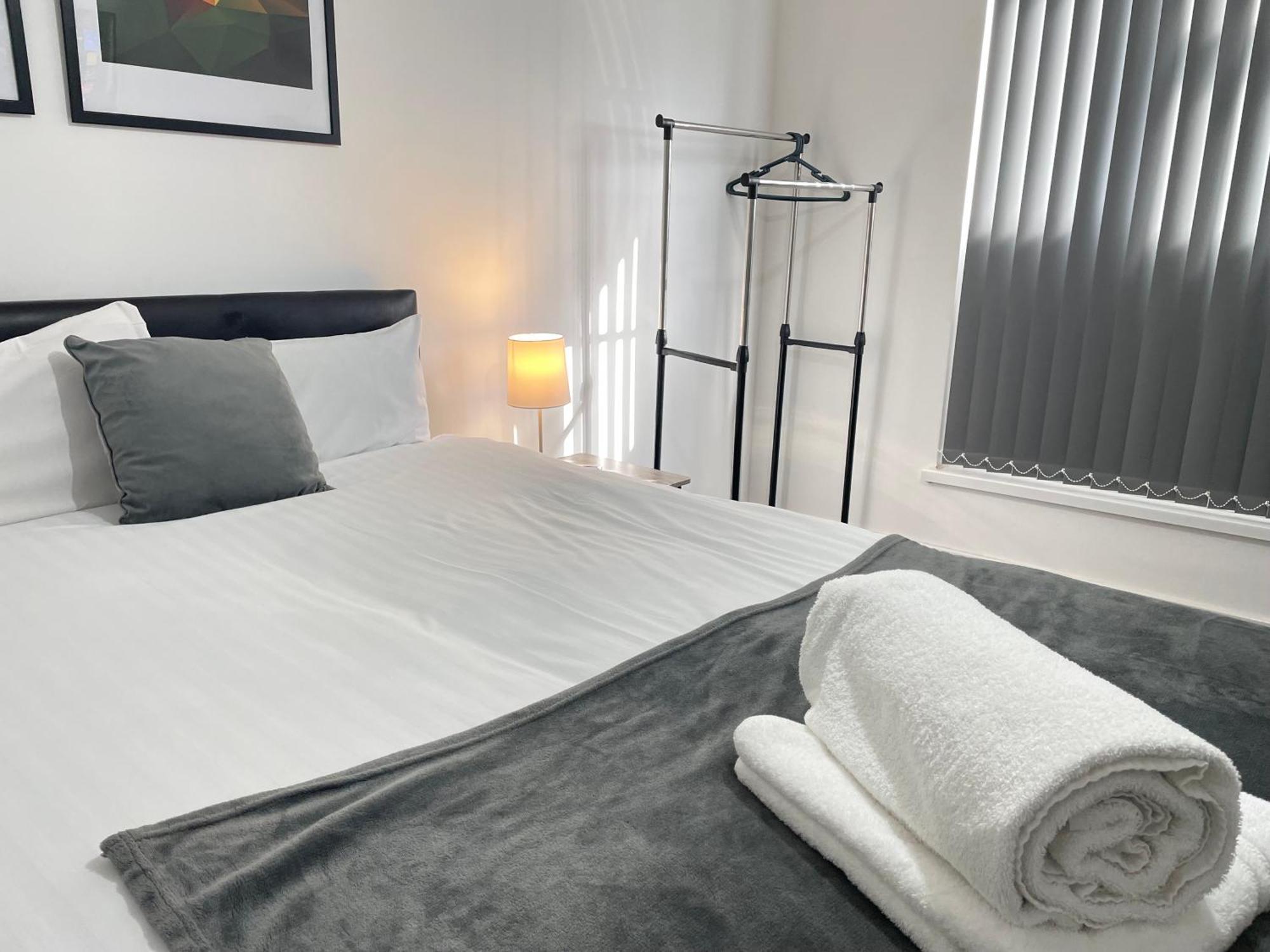 4 Bedroom 2 Bathroom Shared House - Near Bhx And Nec 버밍엄 외부 사진