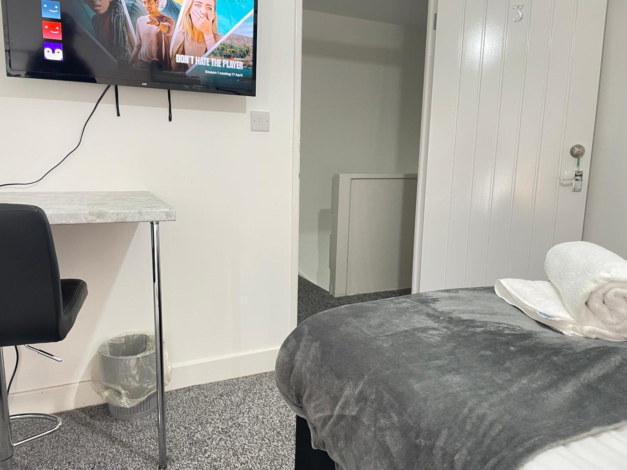 4 Bedroom 2 Bathroom Shared House - Near Bhx And Nec 버밍엄 외부 사진