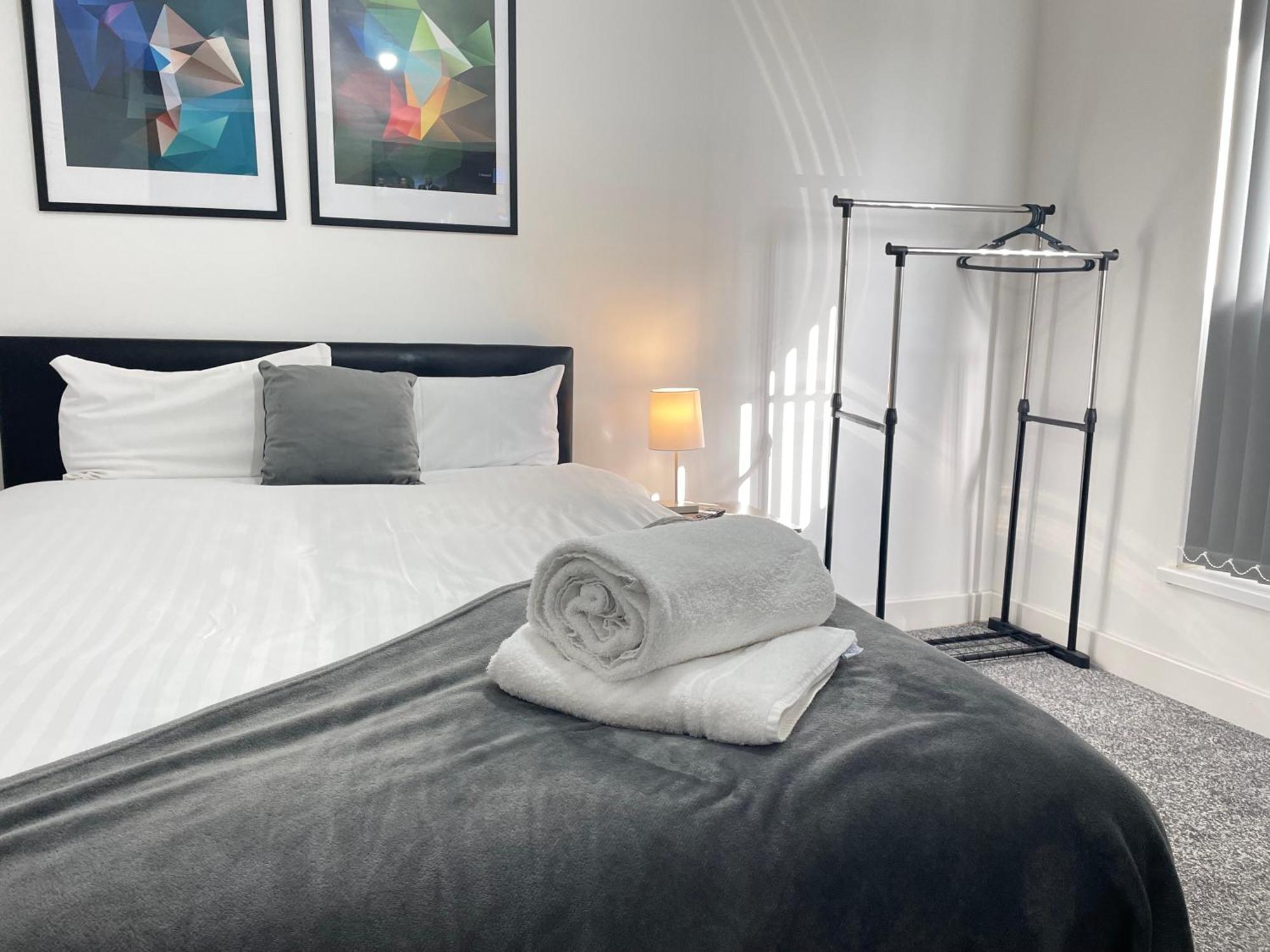 4 Bedroom 2 Bathroom Shared House - Near Bhx And Nec 버밍엄 외부 사진