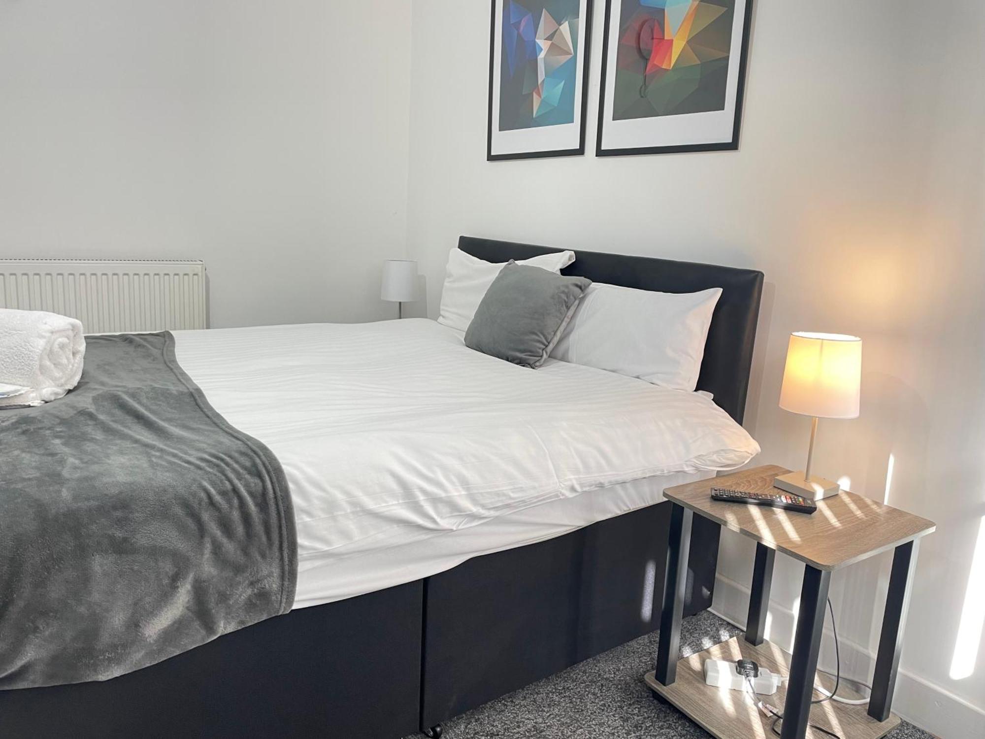 4 Bedroom 2 Bathroom Shared House - Near Bhx And Nec 버밍엄 외부 사진