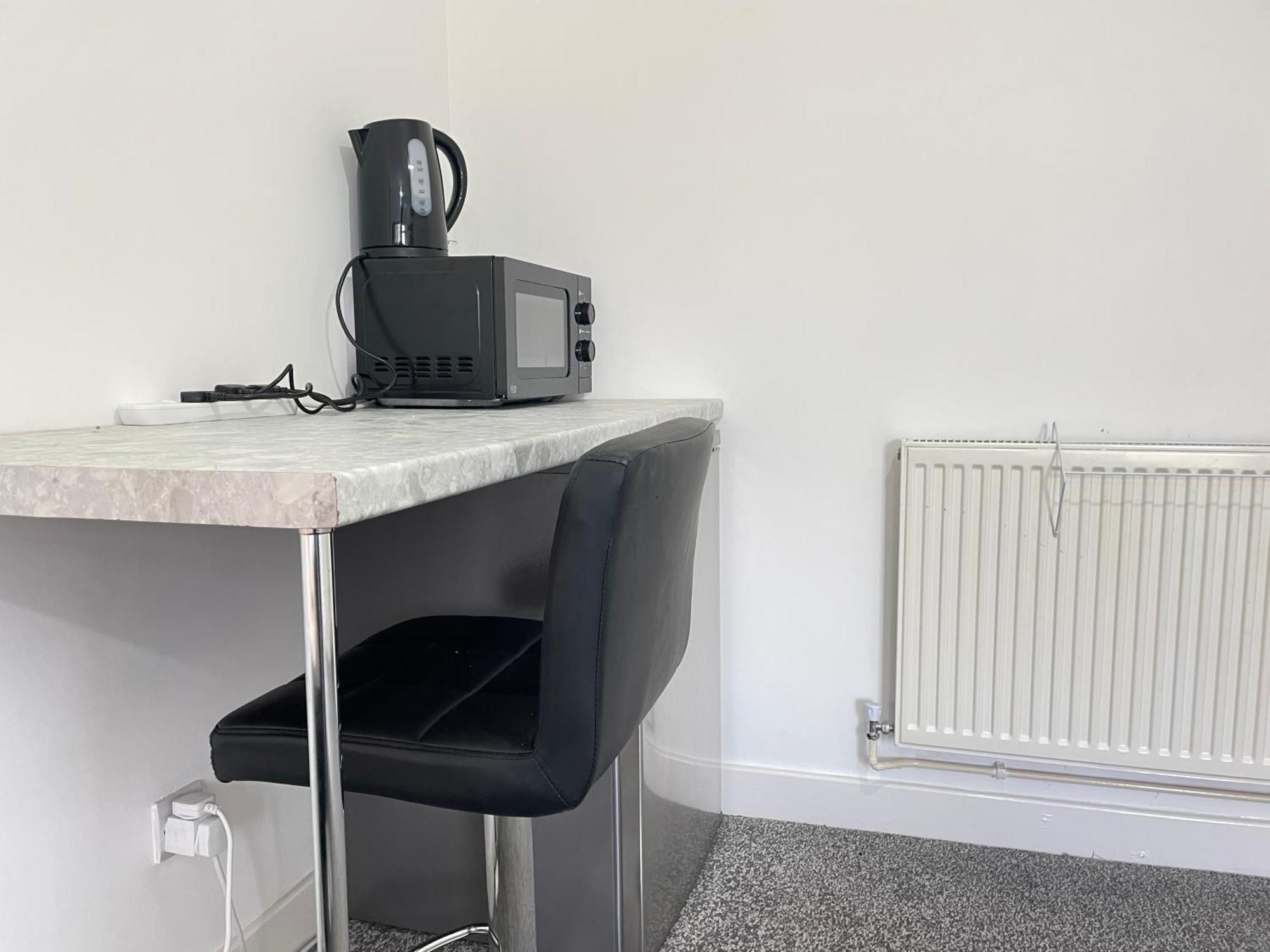 4 Bedroom 2 Bathroom Shared House - Near Bhx And Nec 버밍엄 외부 사진