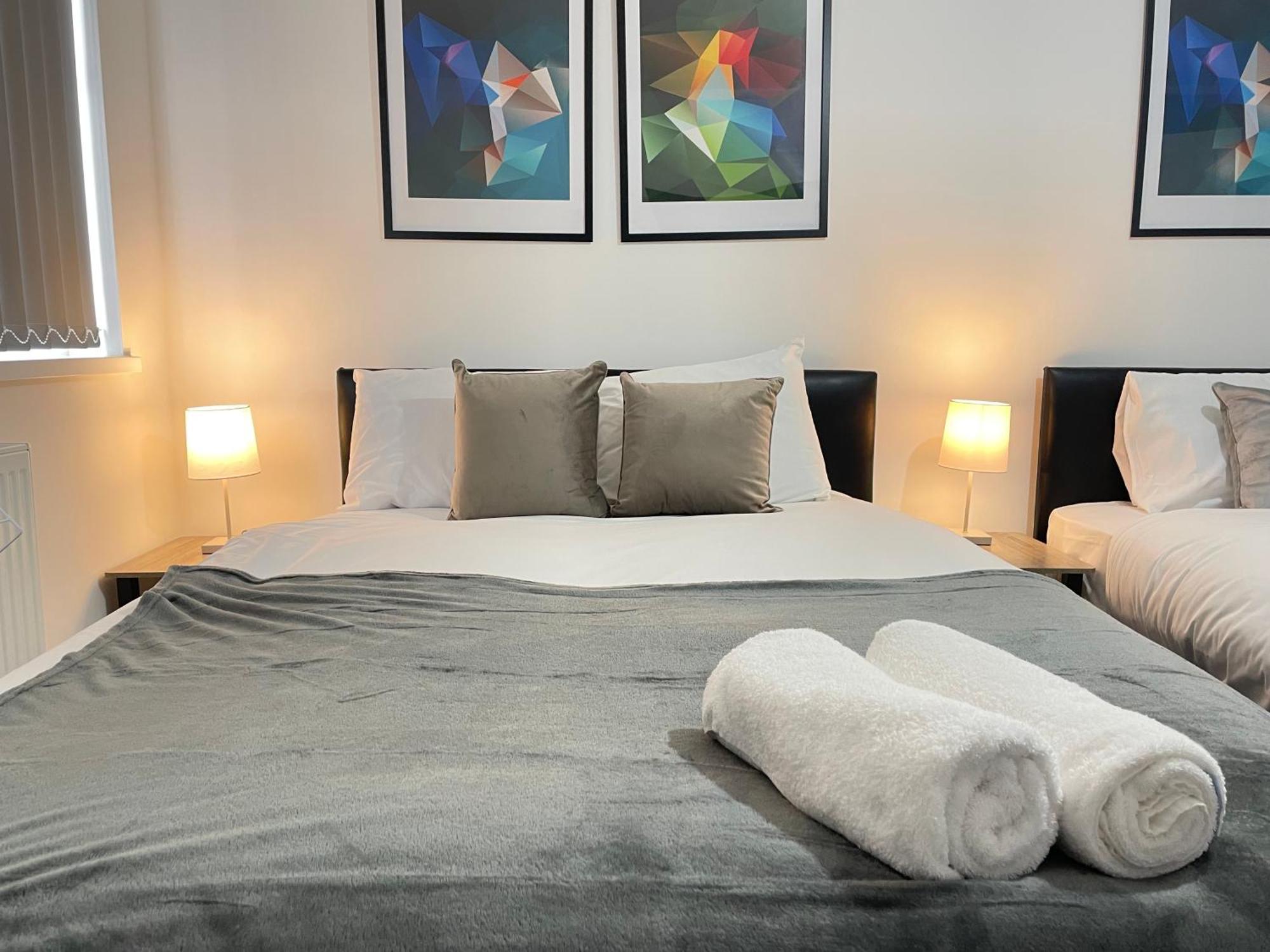 4 Bedroom 2 Bathroom Shared House - Near Bhx And Nec 버밍엄 외부 사진