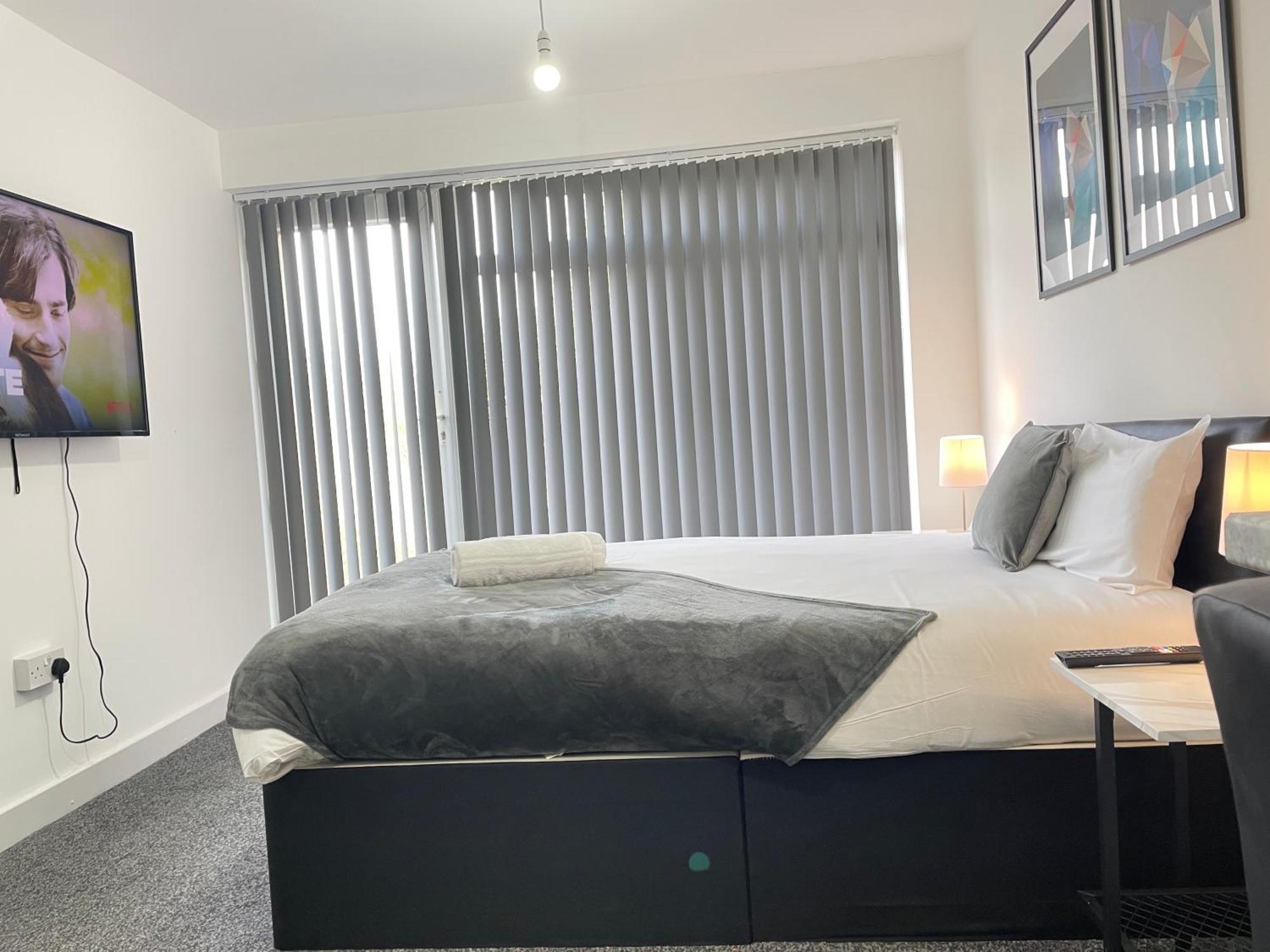 4 Bedroom 2 Bathroom Shared House - Near Bhx And Nec 버밍엄 외부 사진