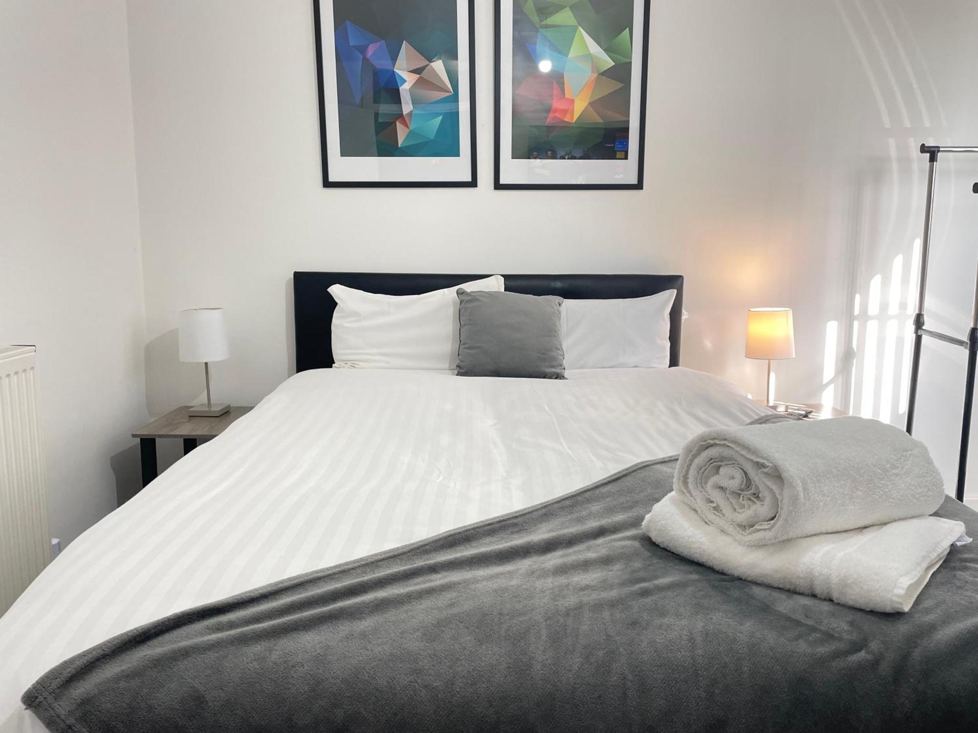 4 Bedroom 2 Bathroom Shared House - Near Bhx And Nec 버밍엄 외부 사진
