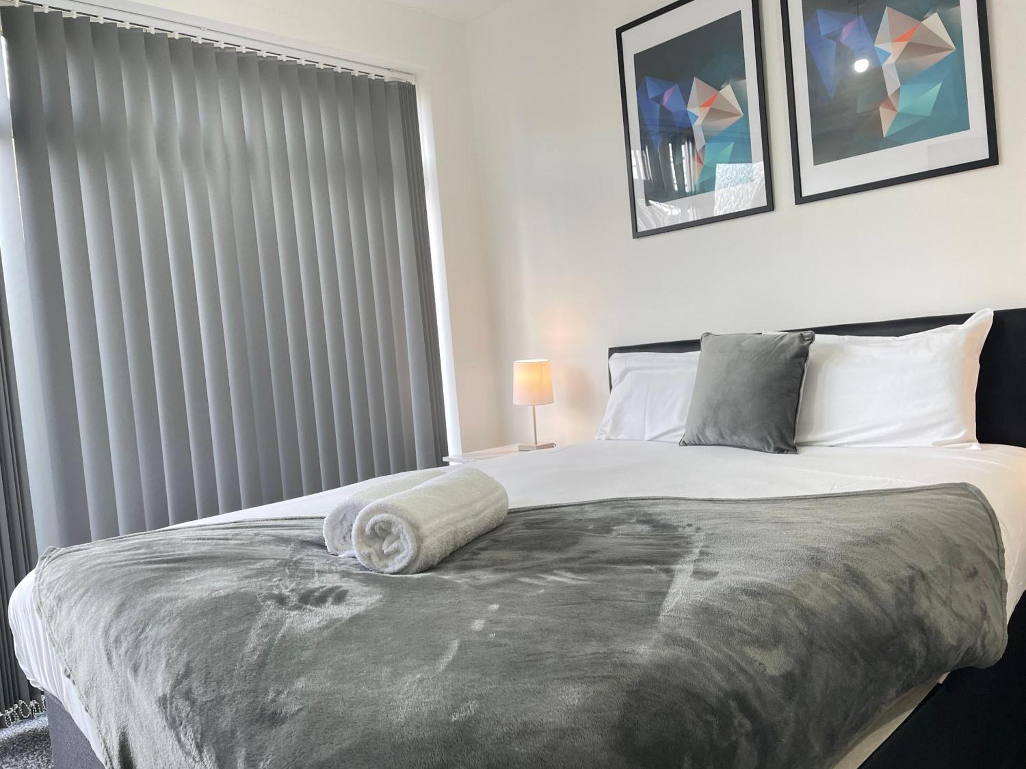 4 Bedroom 2 Bathroom Shared House - Near Bhx And Nec 버밍엄 외부 사진