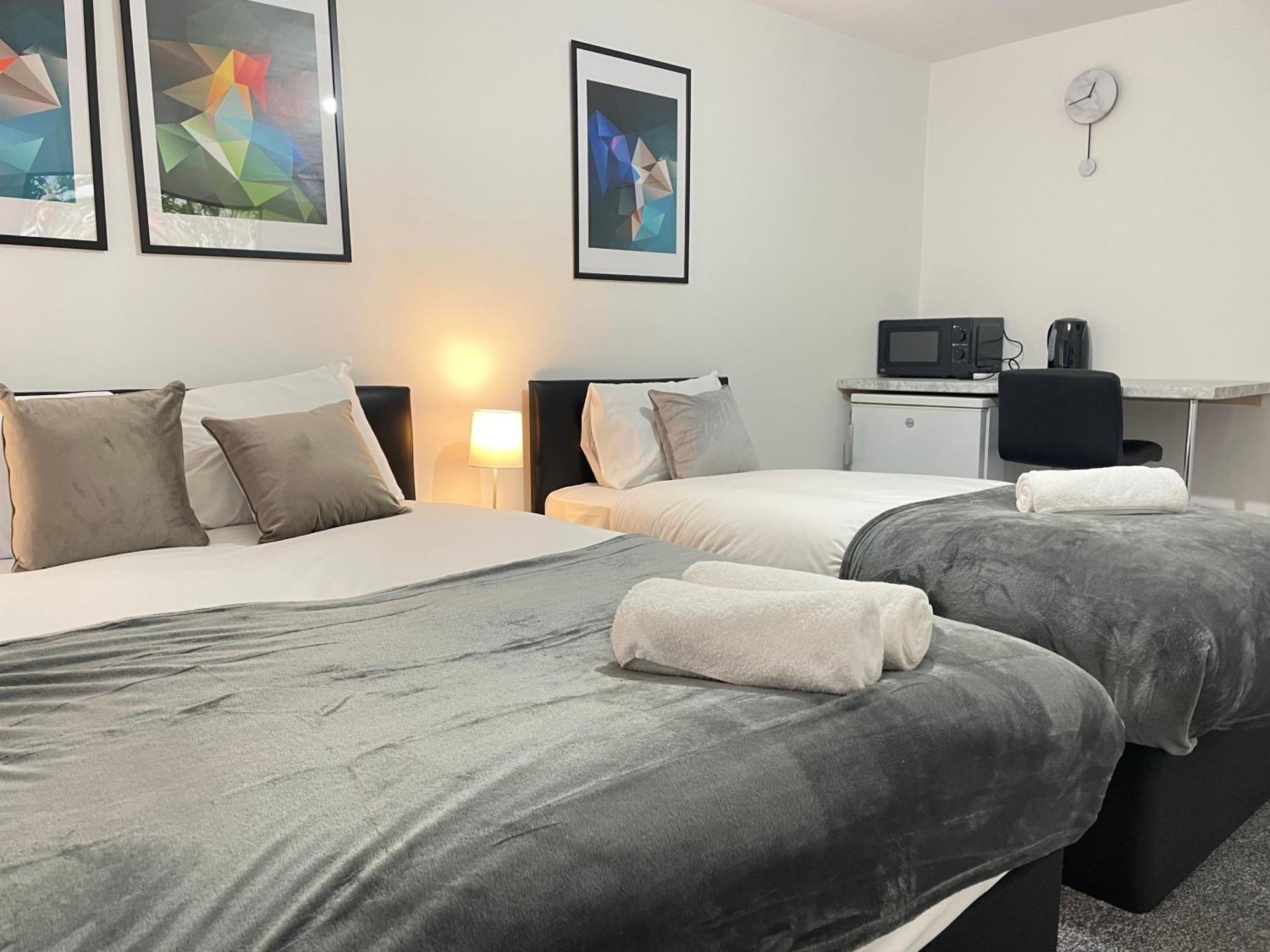 4 Bedroom 2 Bathroom Shared House - Near Bhx And Nec 버밍엄 외부 사진