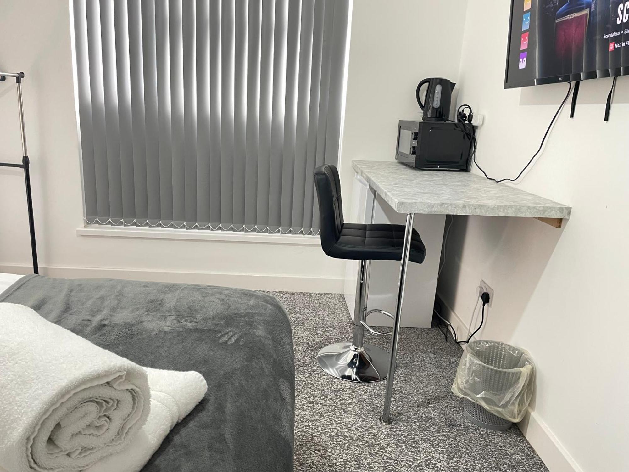 4 Bedroom 2 Bathroom Shared House - Near Bhx And Nec 버밍엄 외부 사진