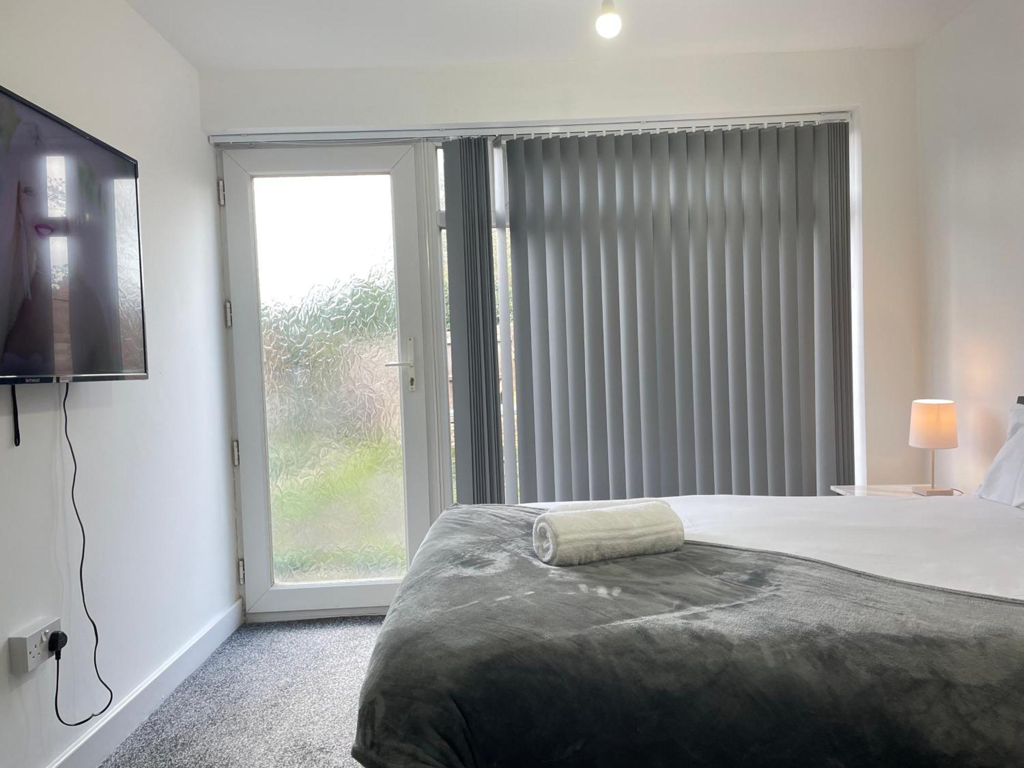 4 Bedroom 2 Bathroom Shared House - Near Bhx And Nec 버밍엄 외부 사진